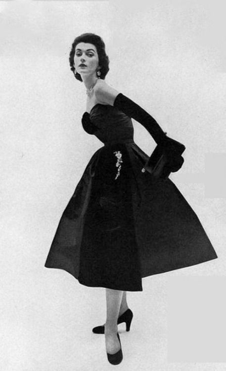THE MODERN BRITISH FASHION HISTORY 23 2b1ea26c934a09e0ca4fa1a4692ad31b