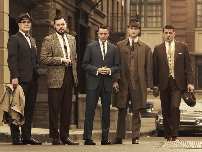 THE MODERN BRITISH FASHION HISTORY 32 8042