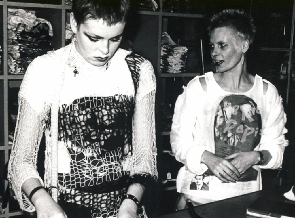 VIVIENNE WESTWOOD EN EL INTERIOR DE SU TIENDA