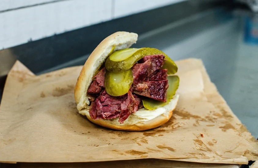 THE LONDON BEIGELS 3 Bake_Salt_Beef_Bagel_With_Mustard_Pickles_AleksandraBoruch_London-9_aevylb