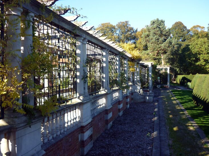 ИСТОРИЯТА И ОЧАРОВАНИЕТО НА ПЕРГОЛАТА В ХАМПСТЕД 4 The Pergola The Hill gardens Hampstead Heath geograph.org .uk 2109861